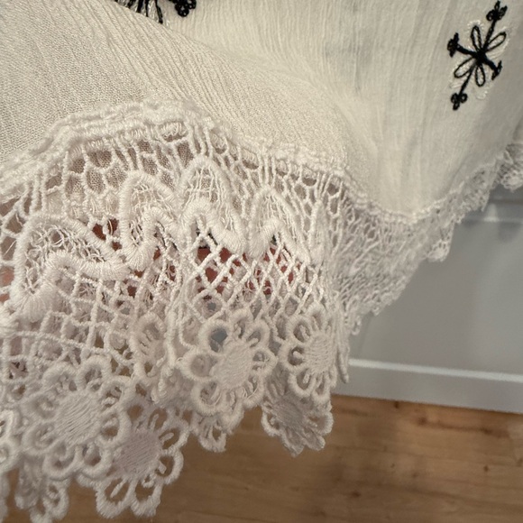 Chic White Embroidered Wide Leg Pants - Picture 4 of 10